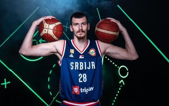 塞爾維亞壞消息！2米11中鋒被肘擊一幕曝光：因此退出世界盃，甚至誘發併發症失去了一個腎臟（影）-黑特籃球-NBA新聞影音圖片分享社區