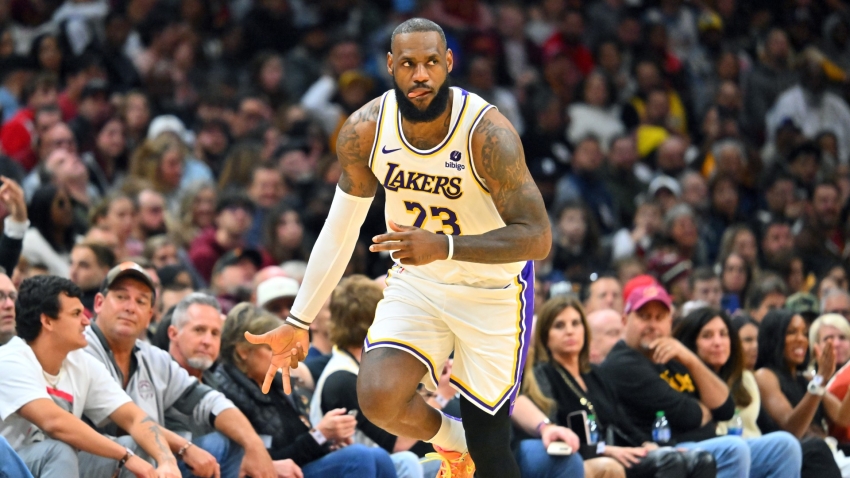 LeBron James steps up in 'desperate times', scores season-high 40 points in Lakers win