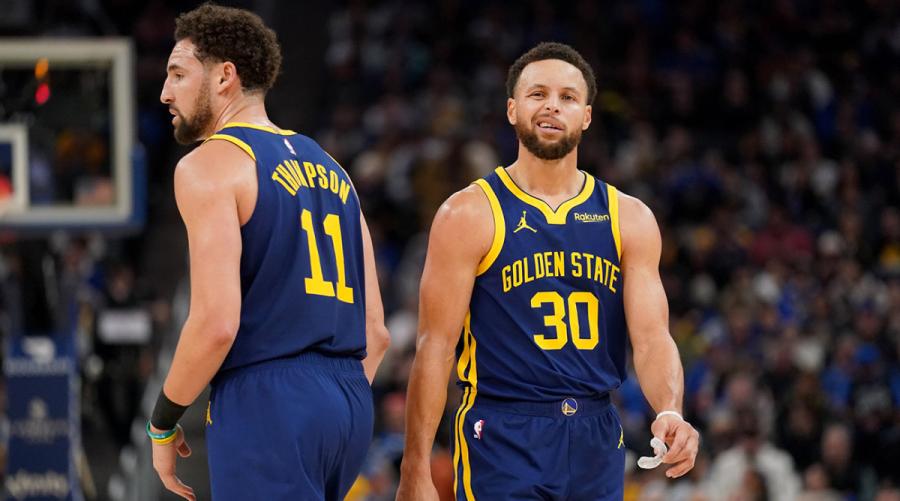 Steph Curry, Klay Thompson Share Somber Moment on Bench After Warriors'  Ugly Loss