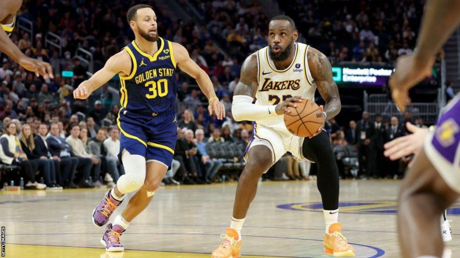 NBA: LeBron James edges out Steph Curry as LA Lakers win thriller against Golden State Warriors - BBC Sport