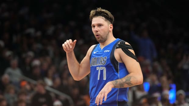 Luka Doncic Passes Rolando Blackman on Dallas Mavs' All-Time Rebounding  List - Sports Illustrated Dallas Mavericks News, Analysis and More