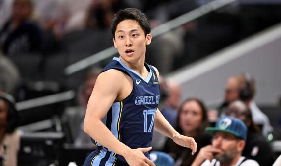 1米73日本後衛立足NBA有戲！單場8助最高，助球隊21分大逆轉（影）