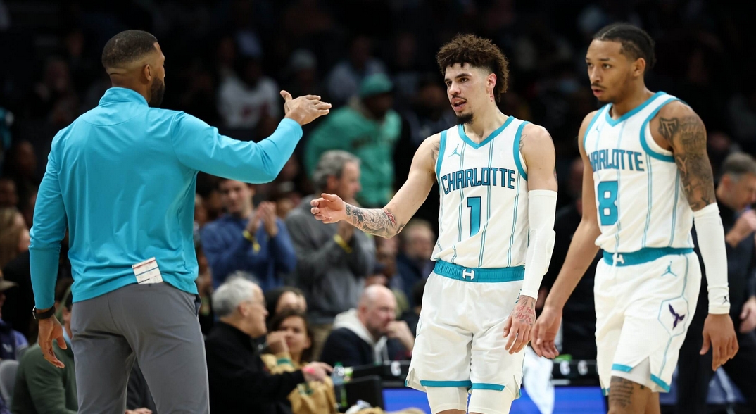 同樣是圍繞新秀重建，雷霆、火箭迅速崛起，為何這隊卻一直沉淪？