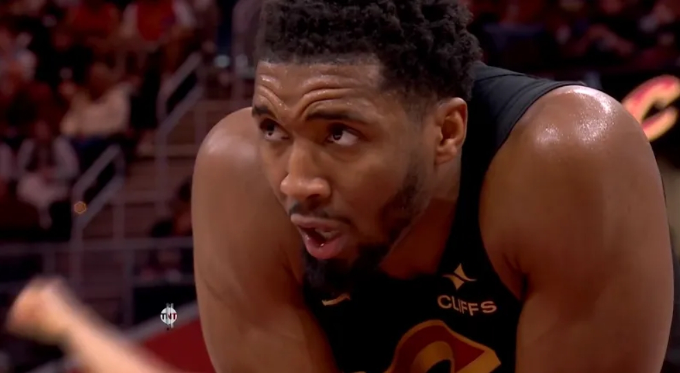 騎士1-4恥辱出局！米契爾35+9帶傷堅持累得直喘粗氣：賭上生涯仍遭魔咒…（影）