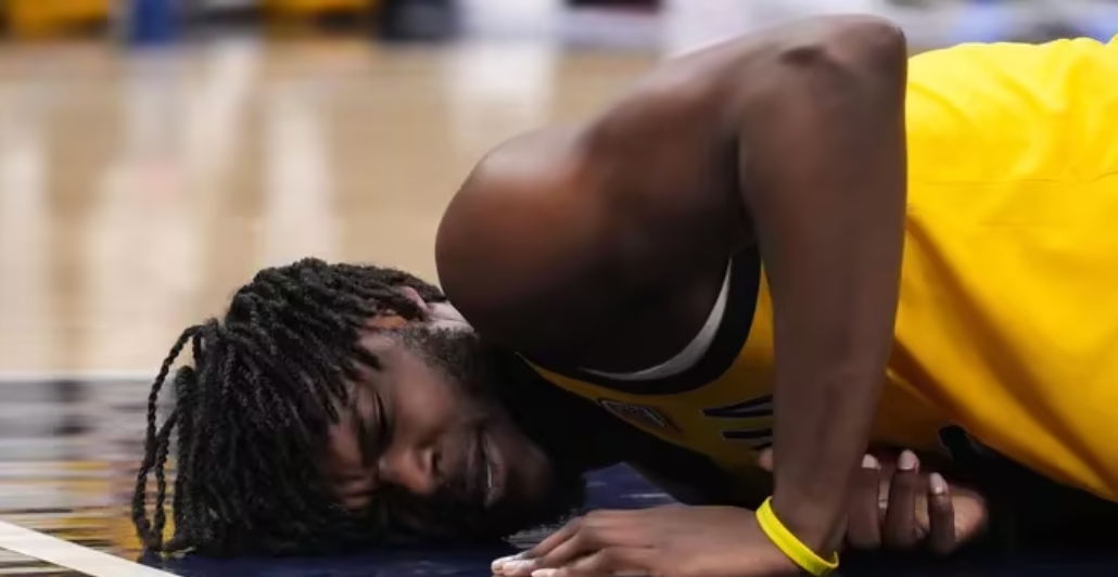 溜馬遭噩耗！替補前鋒沃克至少缺席冠軍賽前兩戰，右腳踝一度超90度扭曲！