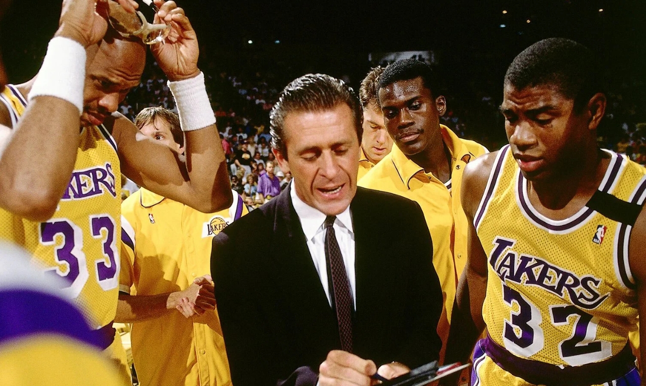 致敬傳奇！湖人官宣揭幕萊利雕像日期：比肩科比等人成為隊史第8座雕像！