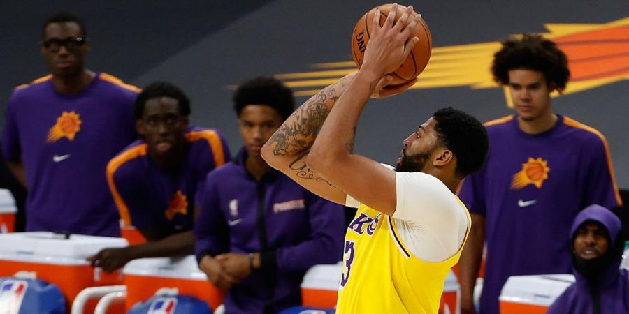 Lakers coach Frank Vogel wants Anthony Davis to shoot more threes - Silver Screen and Roll