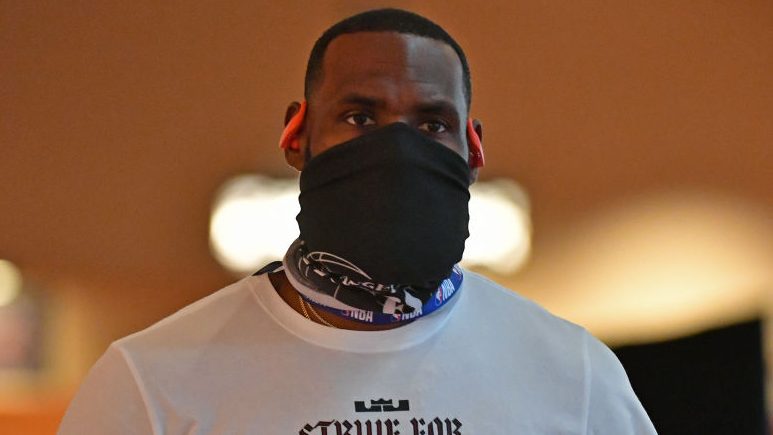 Teams told to remind players to wear masks while on NBA campus