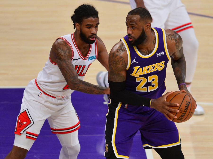 Lakers New Arrival Desribes Experience of Playing Alongside LeBron James - EssentiallySports