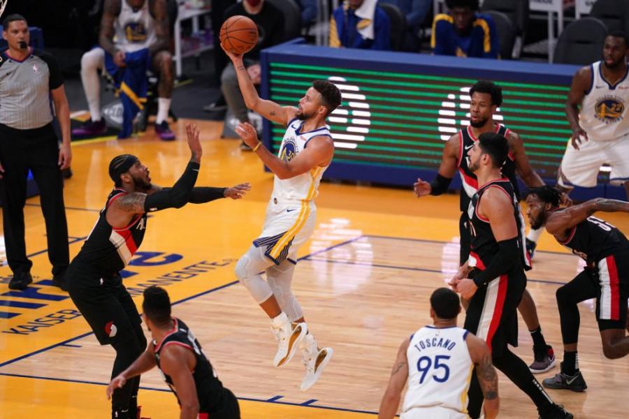 Watched This 20 Times': Warriors' Stephen Curry Amazed By Carmelo Anthony's  Footwork, Pens Down Appreciation | Sports Grind Entertainment