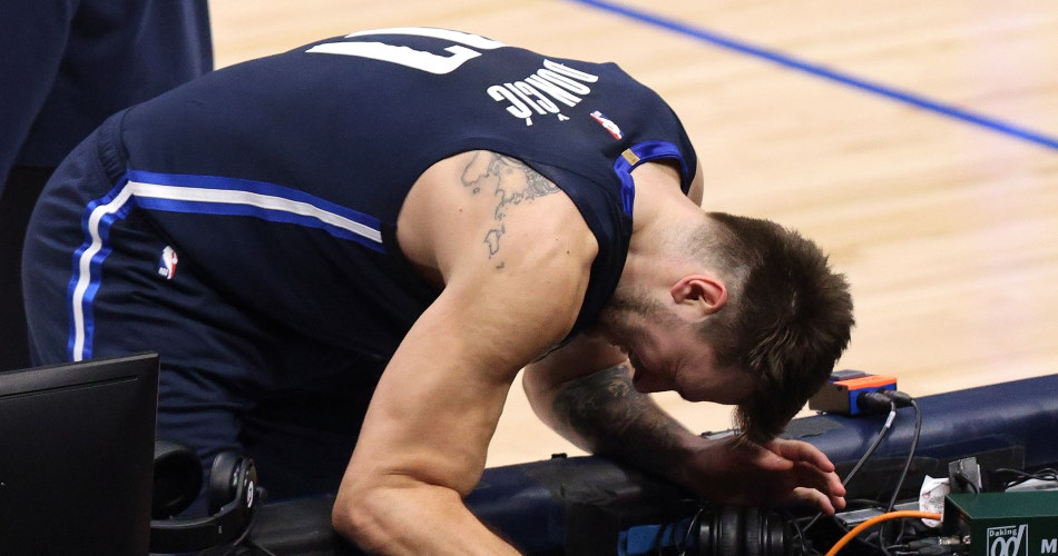 935f4ebb-luka-doncic-frustrated-after-6-loss-in-a-row-dallas-mavericks-getty-images