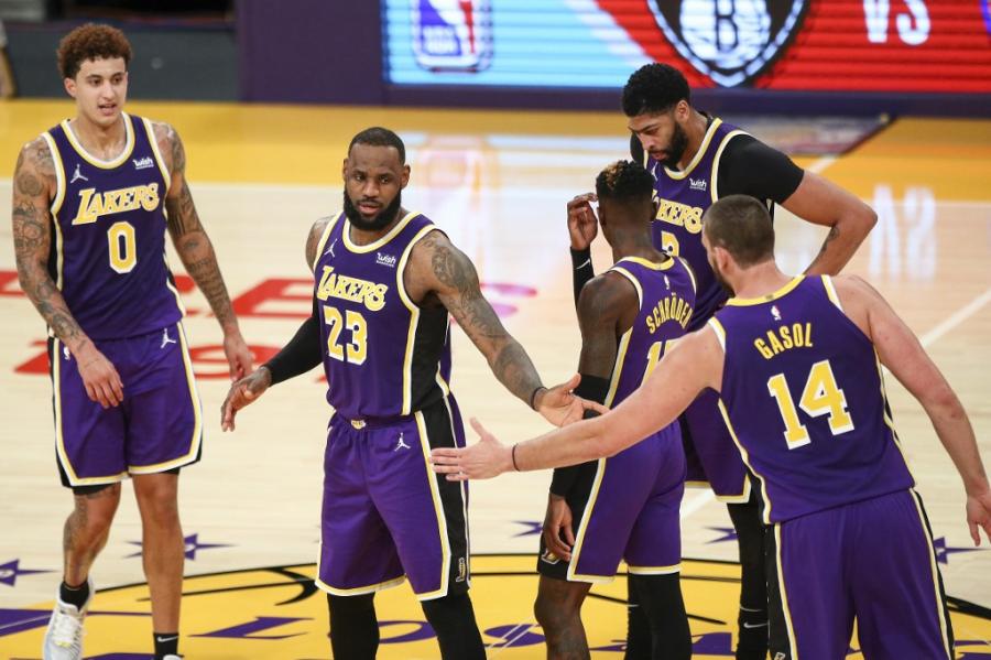 LOS ANGELES, CALIFORNIA - FEBRUARY 12: LeBron James #23 of the Los Angeles Lakers celebrates his dunk against the Memphis Grizzlies at Staples Center on February 12, 2021 in Los Angeles, California. NOTE TO USER: User expressly acknowledges and agrees that, by downloading and or using this photograph, User is consenting to the terms and conditions of the Getty Images License Agreement. Meg Oliphant/Getty Images/AFP