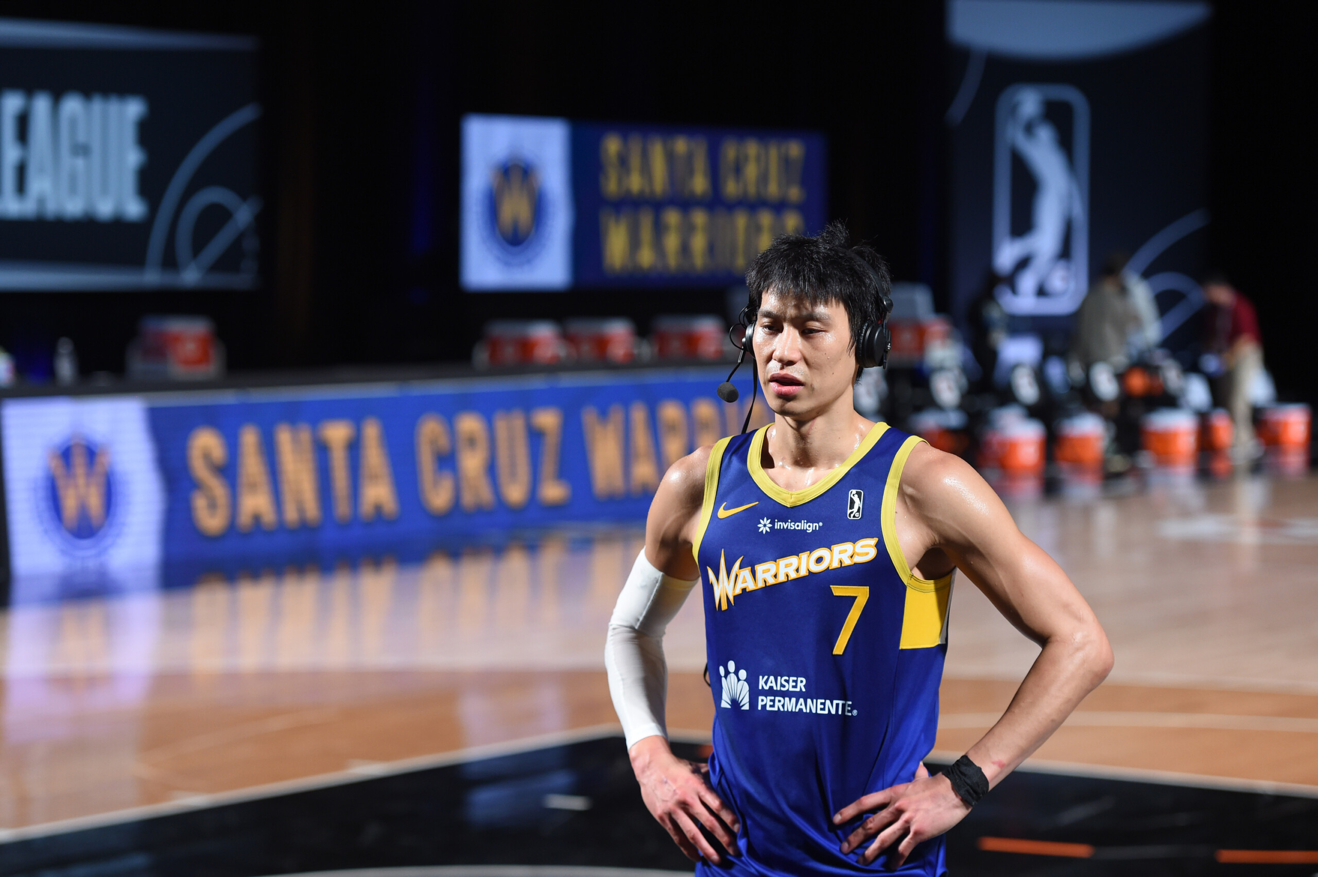 ORLANDO, FL - FEBRUARY 18: Jeremy Lin #7 of the Santa Cruz Warriors speaks to the media after the game against the Fort Wayne Mad Ants on February 18, 2021 at AdventHealth Arena in Orlando, Florida. NOTE TO USER: User expressly acknowledges and agrees that, by downloading and/or using this photograph, user is consenting to the terms and conditions of the Getty Images License Agreement. Mandatory Copyright Notice: Copyright 2021 NBAE (Photo by Juan Ocampo/NBAE via Getty Images)