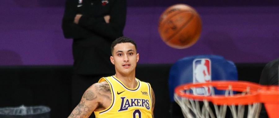 The Warriors Bench Erupted After Kyle Kuzma Airballed A Technical Free Throw | Nestia