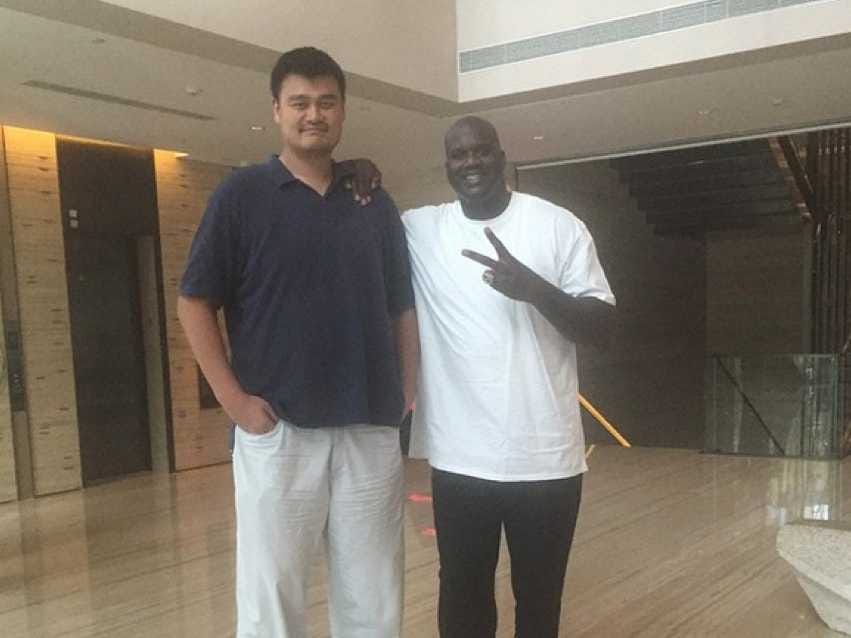 Photo: Yao Ming Makes Shaq Look Small