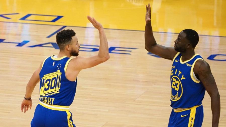 Stephen Curry told us to 'get into the ball' in the huddle the other day": Draymond  Green explained how the Warriors legend's recent furious reaction motivated  the team | The SportsRush