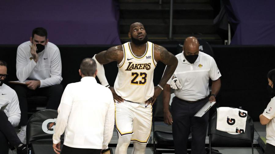 Why The Los Angeles Lakers Need To Make A Move Following LeBron James'  Injury