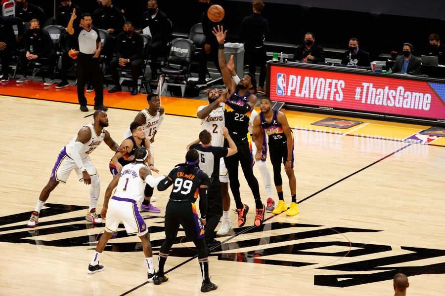 Los Angeles Lakers start title defense with a loss to the Phoenix Suns