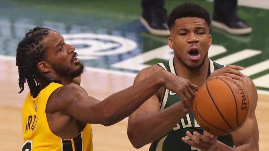 Giannis Antetokounmpo won't change free throw routine after unusual call | Yardbarker