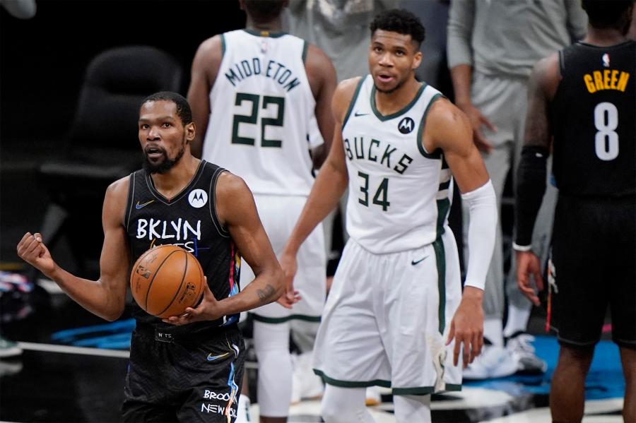 Kevin Durant completely overshadows Giannis Antetokounmpo