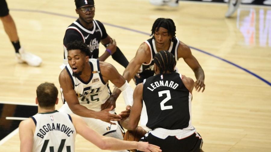 Kawhi Leonard said I&#39;ll take that&quot;: Clippers superstar locks up Donovan Mitchell for most of their Game 3 matchup, steals and dunks it in | The SportsRush