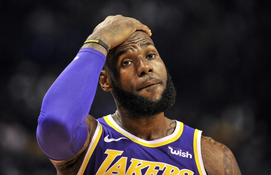 LeBron James and Lakers get roasted by fans after another ugly loss