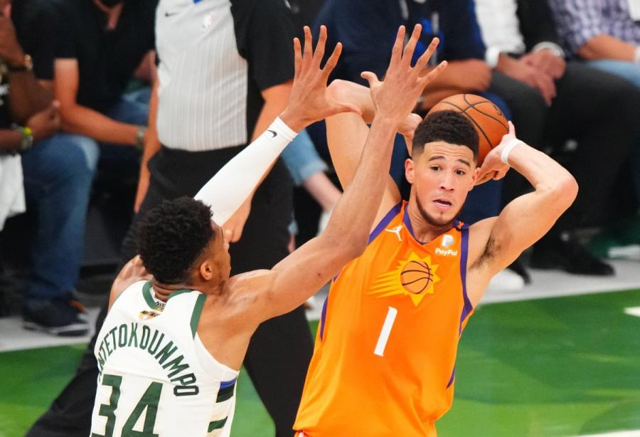 WATCH: Suns&#39; Devin Booker Does His Best Kobe Bryant Impression With a Tough  Fadeaway in Game 4 of NBA Finals vs Bucks - EssentiallySports