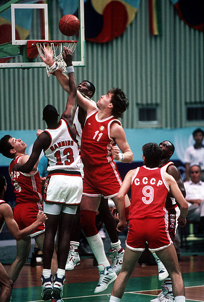 400px-Basketball_at_the_1988_Summer_Olympics_-_URS_vs._USA