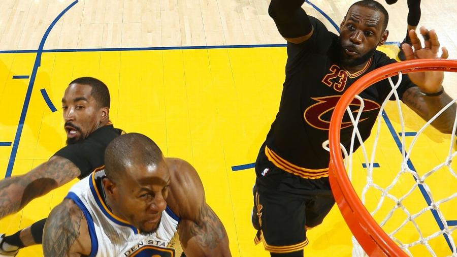 Golden State Warriors forward Andre Iguodala calls Cleveland Cavaliers forward LeBron James&#39; NBA Finals block &#39;a great play&#39;