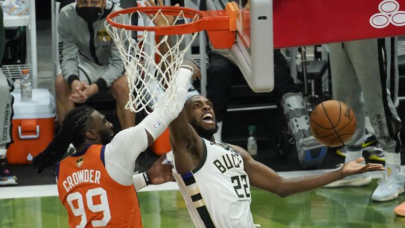 Middleton sends Bucks past Suns to tie NBA Finals at 2-2