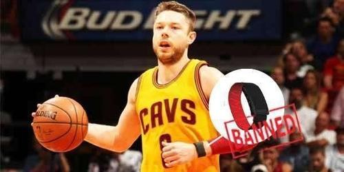 被NBA禁止穿戴的裝備！艾弗森兩次被針對，喬丹AJ被禁卻火了