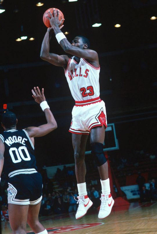 michael-jordan-nike-air-ship-white-red-1-541x806