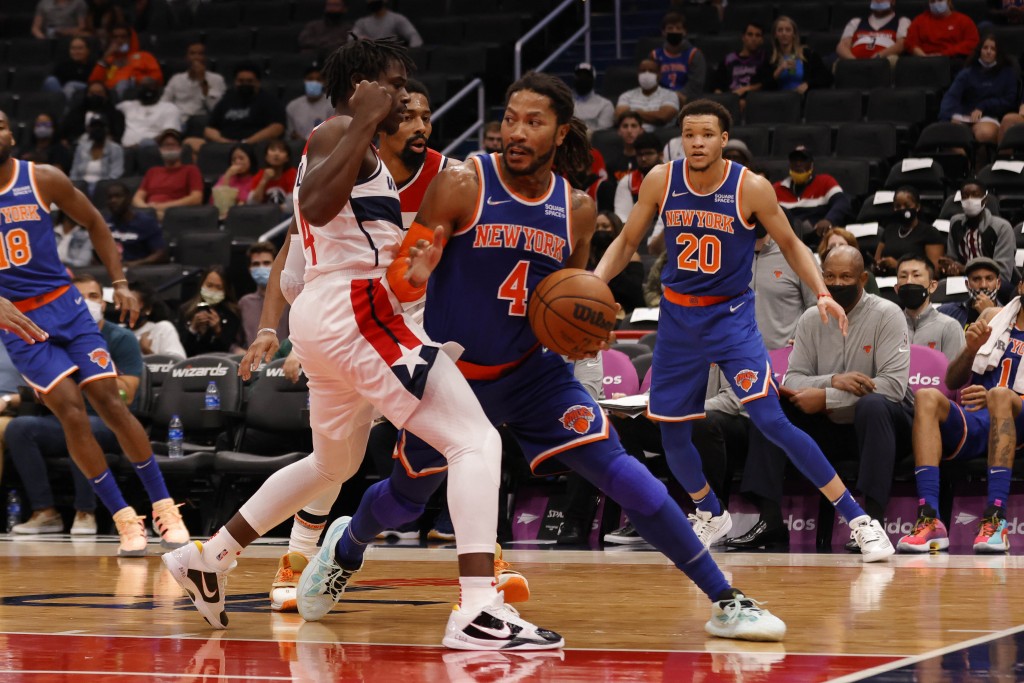 Derrick Rose leaves Knicks&#39; win with sore ankle: &#39;nothing serious&#39;