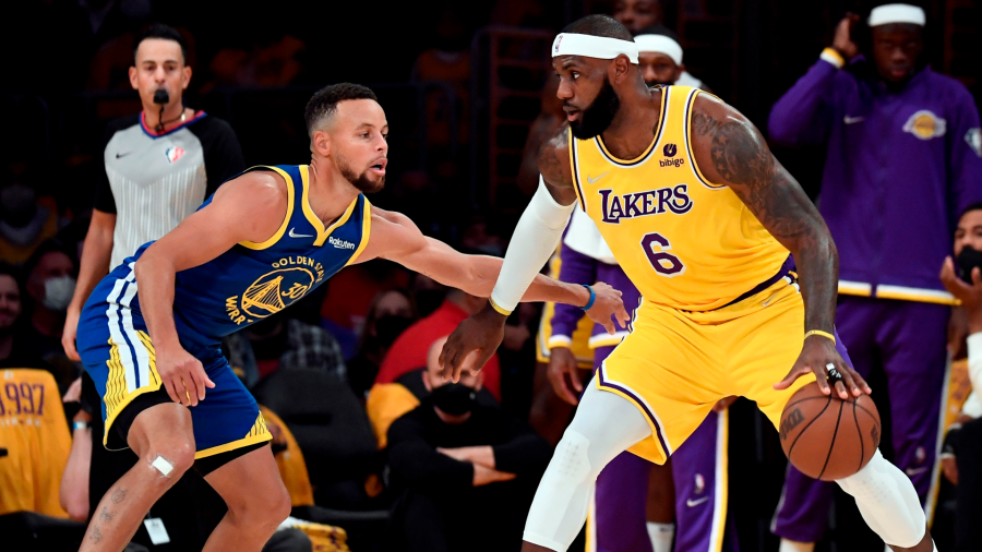 Lakers vs. Warriors score, updates: Steph Curry, Warriors pull off comeback  win over Lakers on opening night | NBA.com Canada | The official site of  the NBA