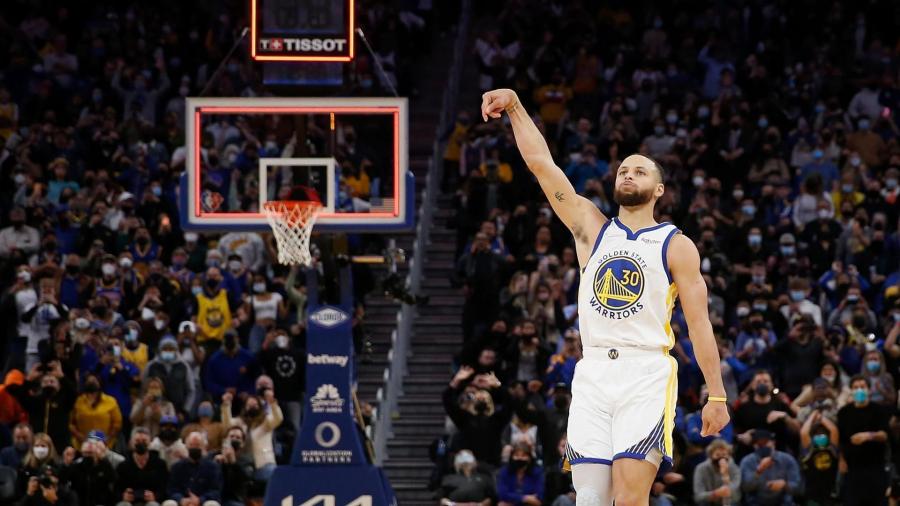 Golden State Warriors&#39; Stephen Curry hits winner at buzzer, admits shot  needs to improve