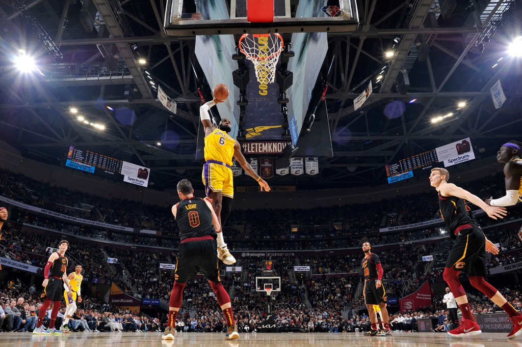 LeBron-poster-dunk