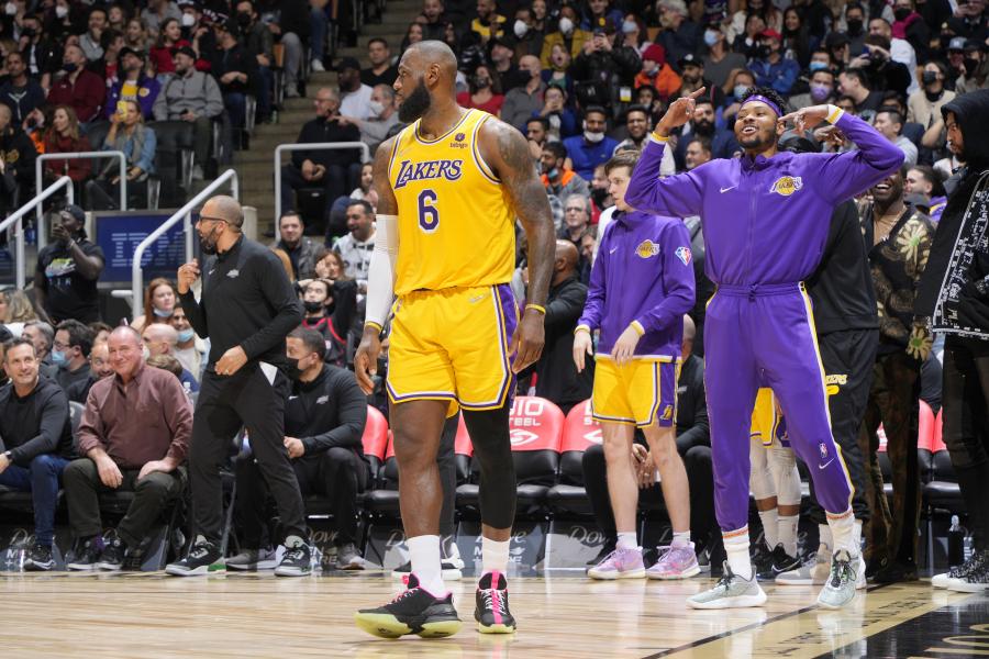 LeBron James Scores 36, Lakers Beat Raptors in OT, Snap 11-Game Road Losing  Streak – NBC Los Angeles