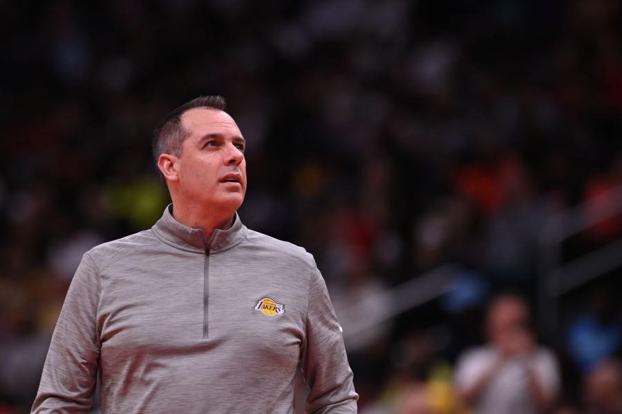 Frank Vogel says he's his 'own biggest critic' after each Lakers game -  Silver Screen and Roll