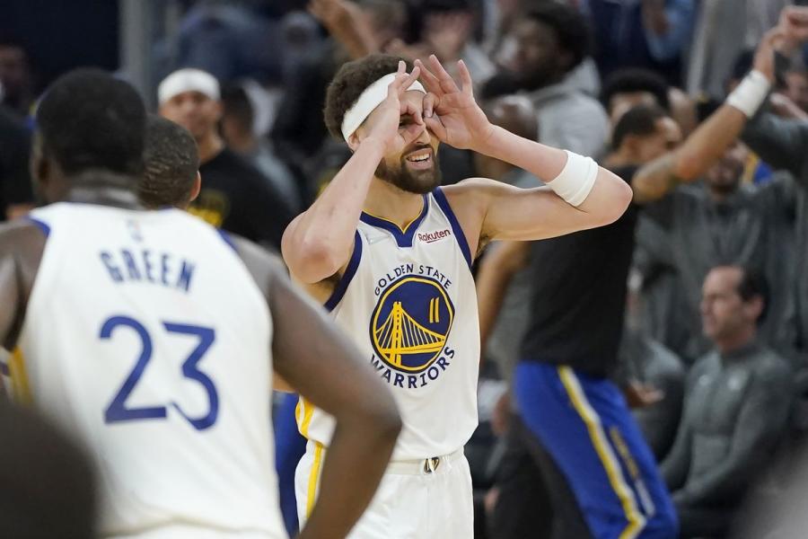 Curry Scores 34 Points Off Bench, Warriors Lead Nuggets 2-0 - Bloomberg