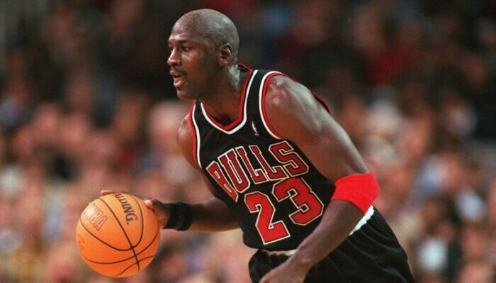 michael-jordan-chicago-bulls-e1634393656794