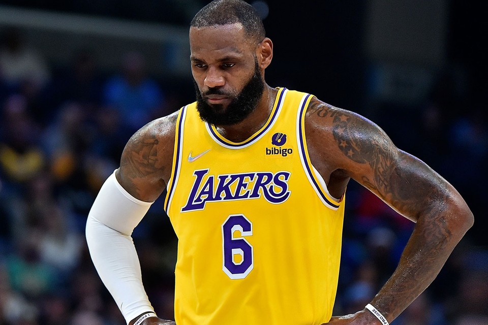 https___hk.hypebeast.com_files_2022_02_lebron-james-got-lakers-fans-booing-turnover-1-1