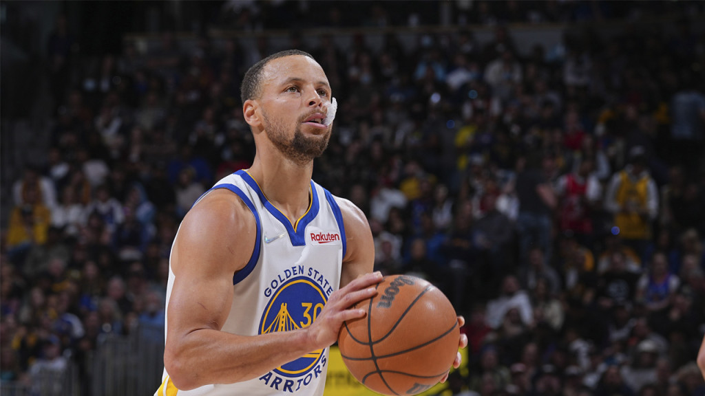 steph-curry-free-throw-GettyImages-1240216168