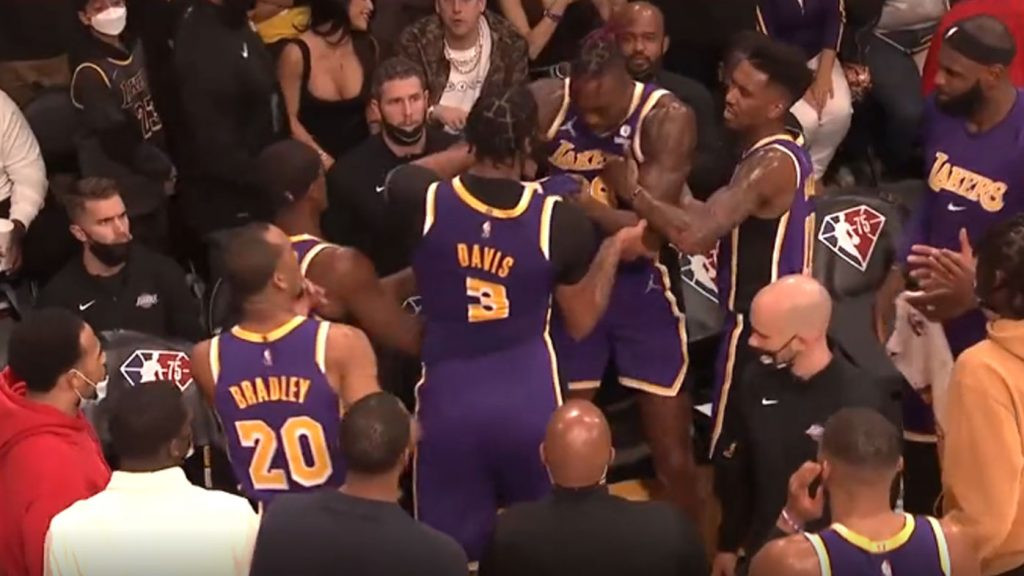 Anthony-Davis-and-Dwight-Howard-fight-video-Los-Angeles-Lakers-1024x576