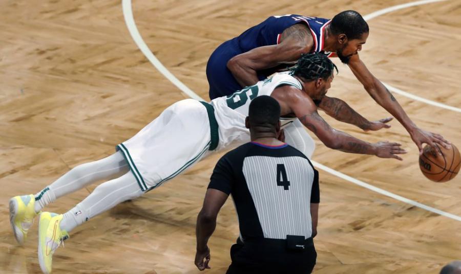 Forgetting his mistakes, Marcus Smart came up with the big plays for a  memorable Celtics finish - The Boston Globe