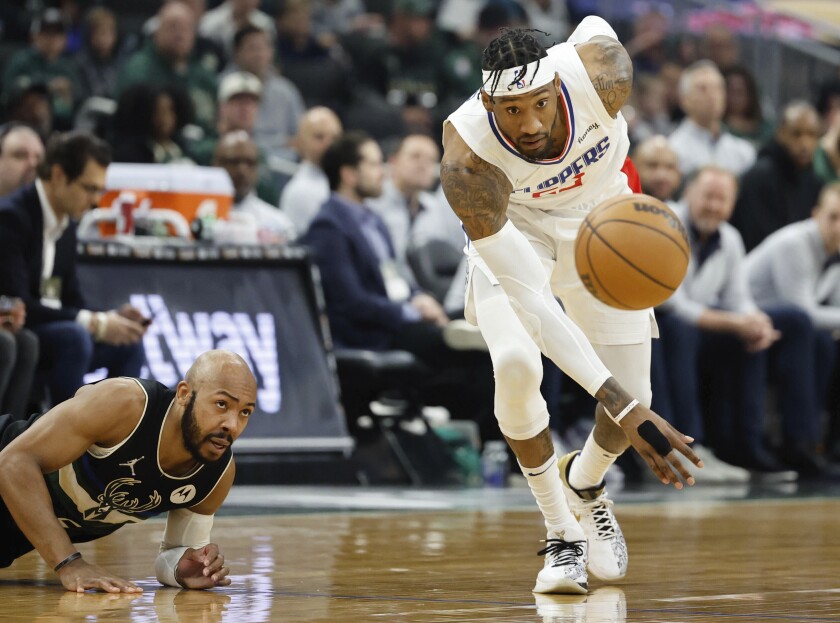 Clippers rout Bucks on Robert Covington's career night - Los Angeles Times