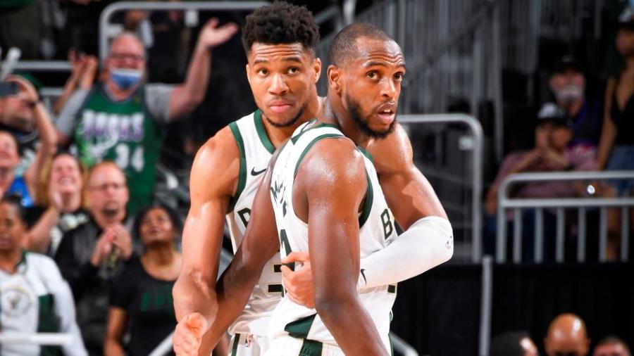 NBA Finals 2021: Khris Middleton and Giannis Antetokounmpo lead resilient Bucks to pivotal Game 4 win | Sporting News