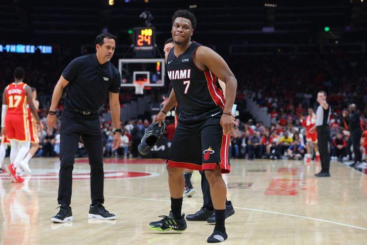 Heat's Kyle Lowry exits vs. Hawks with left leg injury, will not return - The Athletic