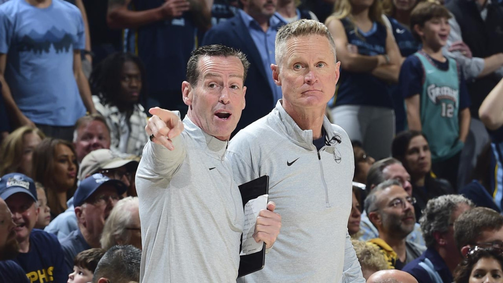 kenny-atkinson-steve-kerr-GettyImages-1240431388