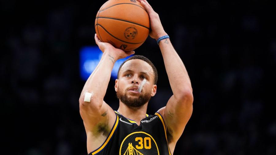 NBA Twitter reacts to 2021-22 LeBron James facing the adversity that 6'2" Stephen  Curry has been facing all his career - The SportsRush