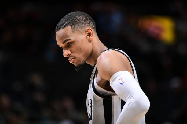 SAN ANTONIO, TX - MARCH 30: Dejounte Murray #5 of the San Antonio Spurs looks on during the game against the Memphis Grizzlies on March 30, 2022 at the AT&T Center in San Antonio, Texas. NOTE TO USER: User expressly acknowledges and agrees that, by downloading and or using this photograph, user is consenting to the terms and conditions of the Getty Images License Agreement. Mandatory Copyright Notice: Copyright 2022 NBAE (Photos by Michael Gonzales/NBAE via Getty Images)